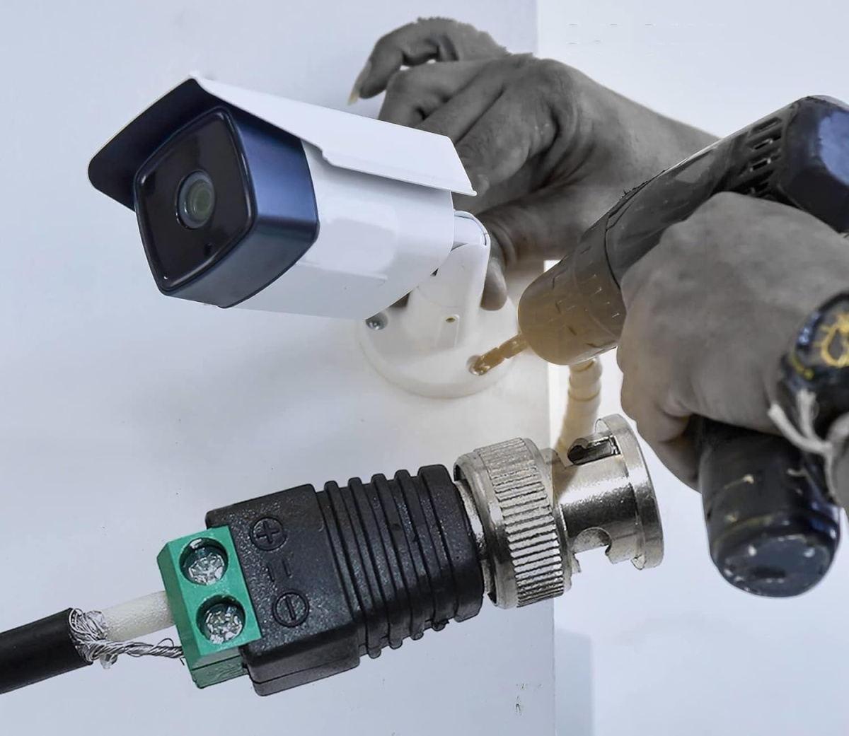 Inastallazione telecamera con connettore BNC a vite