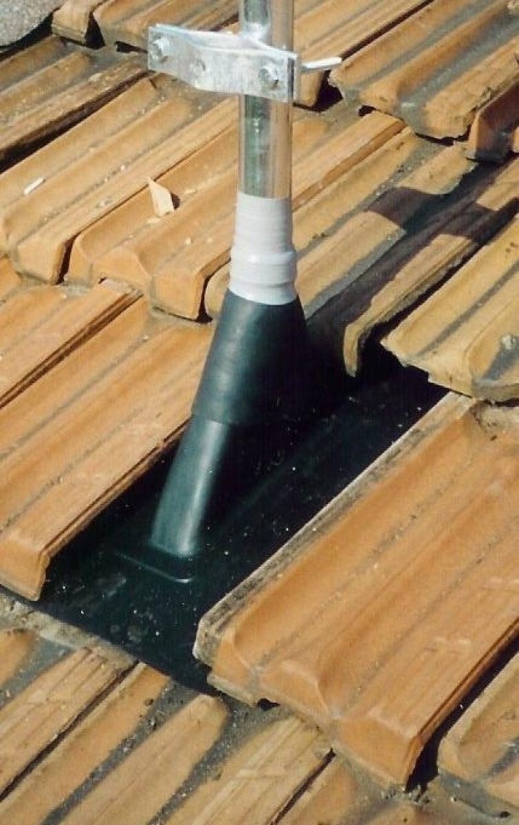 tegola in gomma per palo antenna TV