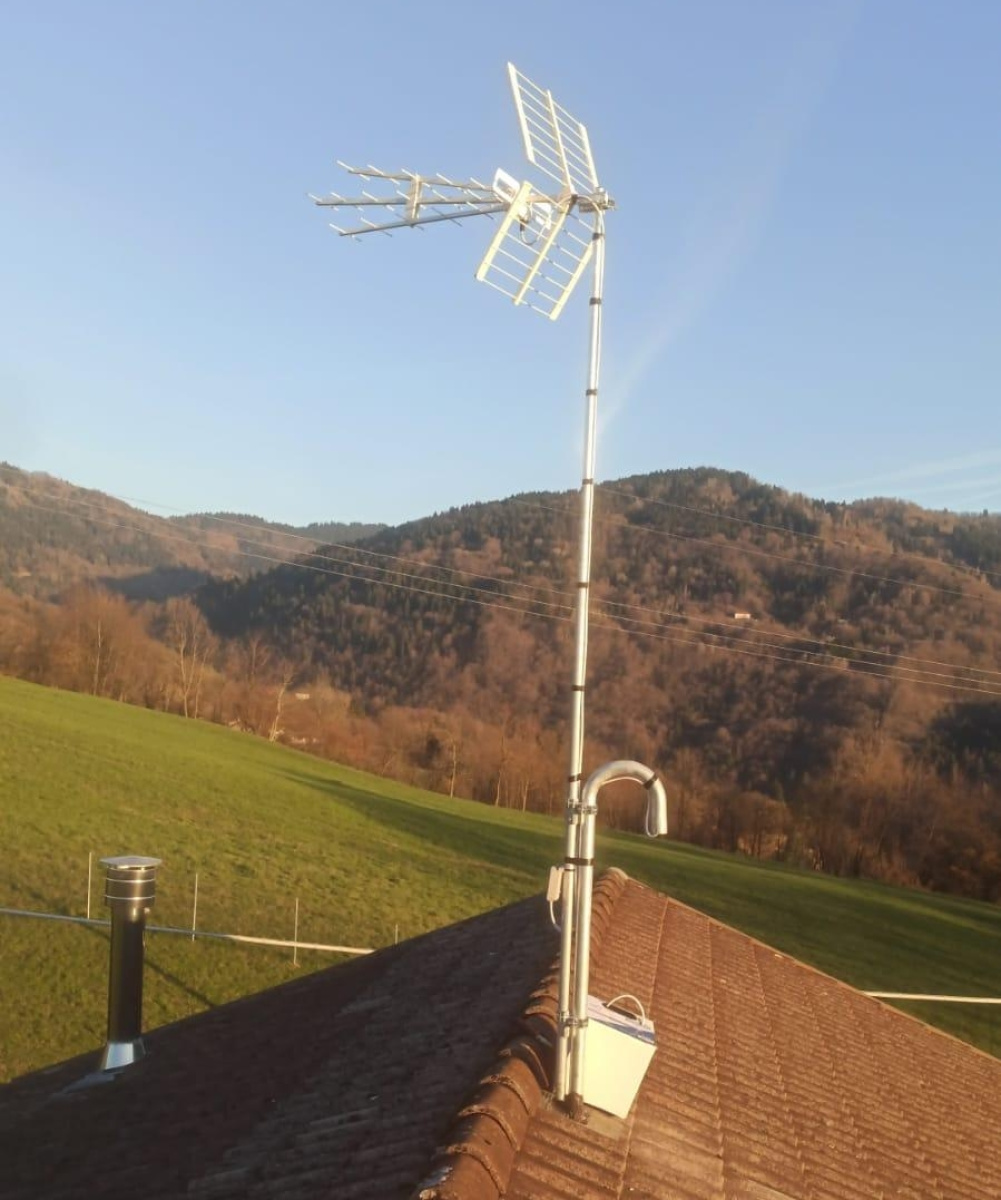 Installazione palo pastorale sottotetto per antenne tv e parabole