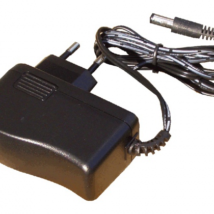 Alimentatore 12V 1A switching con uscita PLUG 5.5 x 2.1