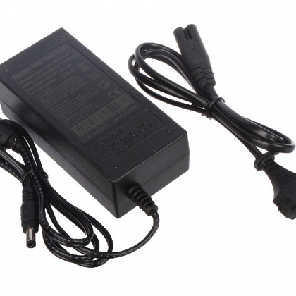 Alimentatore 12V 4A switching con uscita PLUG 5.5mm