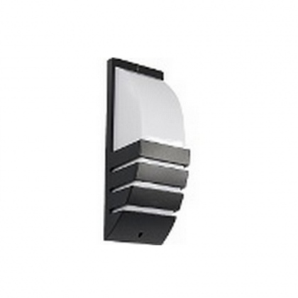Applique a parete per esterno versione elegante. Puo` essere installata 1 lampadina E27 max 60W